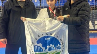 Sakarya'dan Türkiye Şampiyonası'na iki bilet: Ecrin ve Zeynep madalyalarla döndü