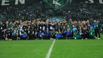 Kocaeli ayakta: Kocaelispor 16 yıllık Süper Lig özlemine son verdi