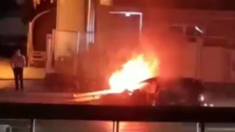 Bariyerlere çarptı, otomobili alev aldı: Gebze'de sıkışan sürücüyü itfaiye böyle kurtardı