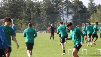 Sakaryaspor, İrfan Buz ile ilk idmanına çıktı: Teknik direktör Buz: "her şey için elini veya gövdenizi taşın altına sokmaya değer"