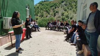 Hakkari'de besiciler şap hastalığı konusunda bilgilendiriliyor