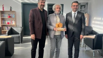 Ağrı'da sanatseverler, fotoğrafın derinliklerine indirildi: Çerkez Karadağ'dan ilham verici söyleşi
