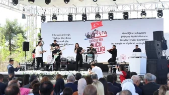 Gaziantep'teki 200 öğretmenden duygusal 19 Mayıs zeybek gösterisi