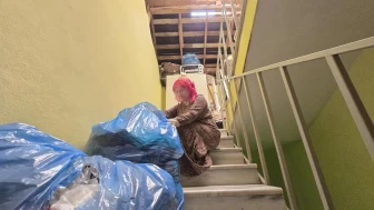 Eşinden boşandıktan sonra çatıya sığınan Sevda S.’nin yardım bekleyen çaresiz hikayesi