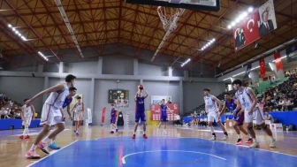 Basketbol U16 Türkiye Şampiyonası'nda Bahçeşehir Koleji zaferle ayrıldı