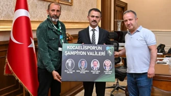 Kocaelispor’un geleceği masaya yatırıldı: Vali Aktaş, Taraftar Derneği ile bir araya geldi