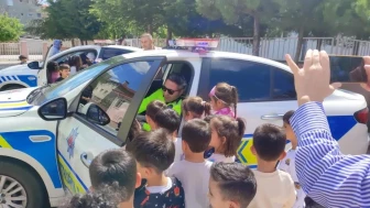 Trafik Haftası'nda miniklere polis eşliğinde güvenli trafik eğitimi