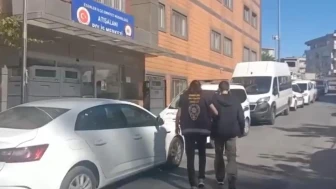 Esenler'de elinde satırla dolaşan çocuk paniği: Polis harekete geçti!