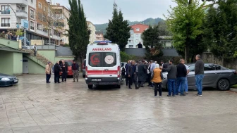 Cuma namazı sonrası camide panik: Hareket etmeyen vatandaş sağlık ekiplerini alarma geçirdi