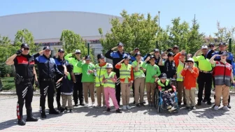 Özel çocukların "polis" olma hayali gerçek oldu: Erzincan'da engelliler haftası etkinliği