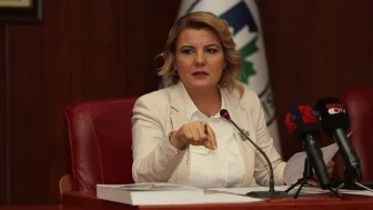 İzmit Belediyesi'nin Şikayeti: Büyükşehir, Etkinliklerde 'Üvey Evlat' Muamelesi Yaptı!