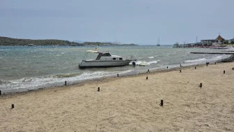 Bodrum'u fırtına vurdu: Tekneler karaya sürüklendi