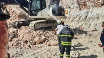 Altınözü’nde iş makinesi yangını: Hatay’da yangın büyümeden söndürüldü