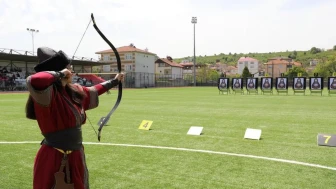 Sakarya'da Geleneksel Türk Okçuluğu Şampiyonası coşkuyla başladı