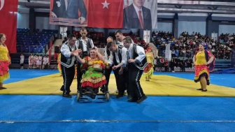 Düzce'de 19 Mayıs coşkusu: Özel gençler ve halk oyunlarıyla bayram şölene dönüştü!