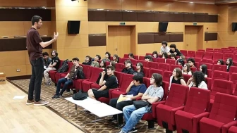 Antalya'da gençlerin fikir savaşı: Münazara turnuvasında neler konuşuldu?