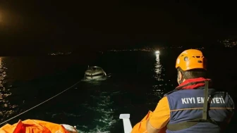 Bodrum'da makine arızası yaşayan tekne, Kıyı Emniyet'in hızlı müdahalesiyle kurtarıldı