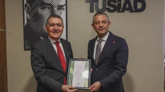 Özgür Özel, TÜSİAD ziyaretinde demokrasi ve adalet taleplerini iletti; Beyazıt'ta miting çağrısı yaptı