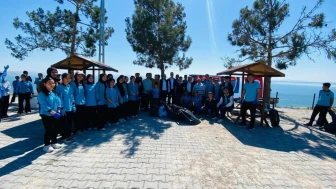 Samsat'ta doğa temizliği etkinliği: Protokol, öğrencilerle birlikte doğayı koruma mesajı verdi
