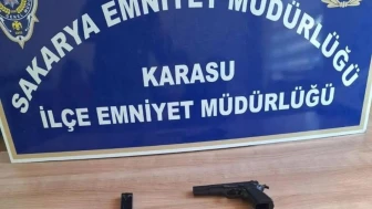 Karasu'da aranan suçlu ruhsatsız silahla yakalandı