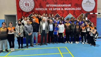 Afyonkarahisar'da Gençlik Haftası'nda Floor Curling heyecanı: Dereceye girenler ve yaşananlar