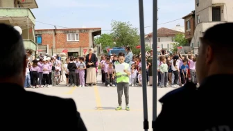 Minik öğrencilere trafik güvenliği eğitimi: Yaya geçidinin önemi ve ilkyardım bilgisi