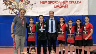 Körfez Petkim Ortaokulu kız futsal şampiyonu oldu