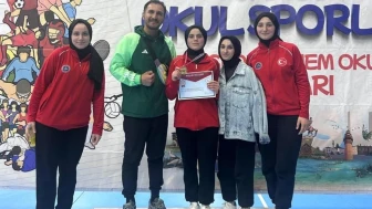 Bayburtlu Hacer Zengin, bilek güreşinde Türkiye Şampiyonu! Altın madalya ile döndü