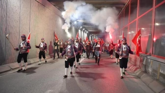 Başkan Büyükkılıç, 19 Mayıs Fener Alayı'nda gençlerle buluşarak coşku dolu anlar yaşadı