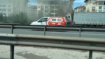 Derince'de yangın paniği: Tır alev alev yandı, soruşturma başlatıldı