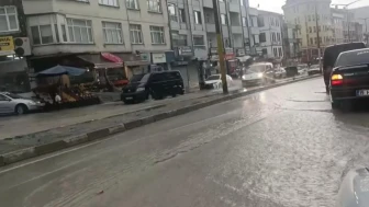 Boyabat'ta sağanak yağış: Seli beraberinde getirdi