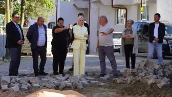Başkan Subaşı, Cumhuriyet Mahallesi'nde kilit parke çalışmalarıyla ilgili mahalle sakinlerinin taleplerini dinledi