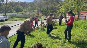 Miniklerin iyilik projesi: Yaşlılardan dua, temizlik ve saygı dolu bir gelecek