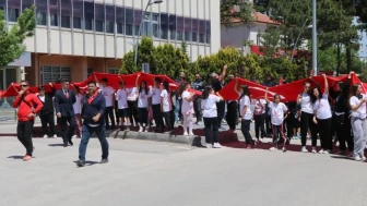 Çankırı'da 19 Mayıs coşkusu! Gençler bayraklarla yürüdü, güzergahı merak edilen yürüyüş...
