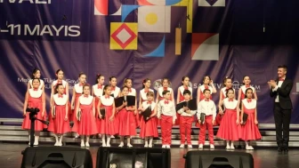 Kocaeli Çocuk Korosu, İstanbul Festivali'nde "Ritmik Uyumda Başarı Ödülü"nü kazandı