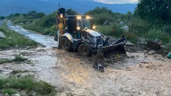 Bozdoğan'da sağanak felaketi: Mahsur kalan vatandaşlar ekiplerce kurtarıldı
