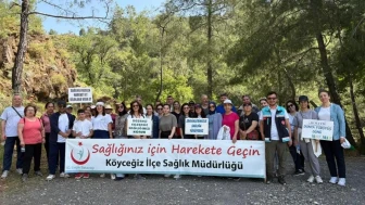 Köyceğiz'de sağlık çalışanlarından doğayla iç içe yürüyüş: Sağlıklı yaşam farkındalığı artıyor
