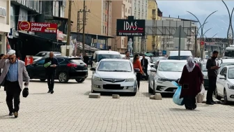 Hakkari Yüksekova'da park sorunu çığır açıyor! Yetkililerden çözüm bekleniyor