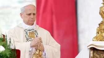 Vatikan'da tarihi an! Papa 14. Leo, görevine resmen başladı