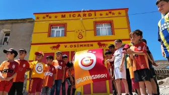 Galatasaraylı taraftar Osimhen ve Icardi'yi evine işledi
