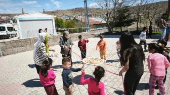 Tunceli'de 'Bir Tutam Umut' projesi: Koruma altındaki çocuklar köy okulu öğrencileriyle buluştu