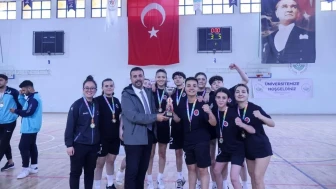 Kastamonu Üniversitesi Kadın Futsal Takımı namağlup şampiyon