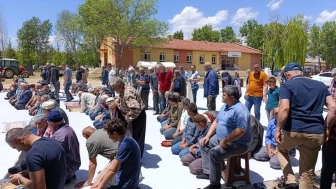 Kuraklık tehlikesi! Konya'da çiftçiler yağmur duasına çıktı
