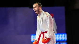 Enes Bulut, Kazakistan'daki karate turnuvasında altın madalyanın sahibi oldu