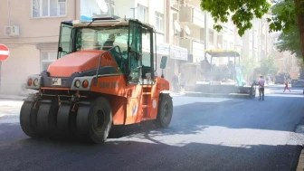 Elazığ’da asfaltlama çalışmaları sürüyor: Altyapı yenileme çalışmaları devam ediyor