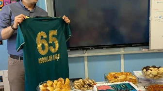 Öğrencilerden öğretmenlerine unutulmaz sürpriz! Abdullah Akçay gözyaşlarına hakim olamadı