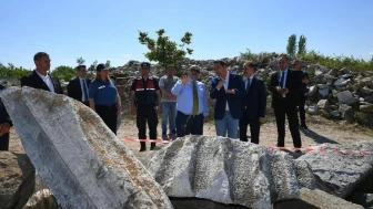 Vali Ustaoğlu, Kyzikos Antik Kenti'nde kazı çalışmalarını inceledi: Bölge turizmine destek sözü verdi!