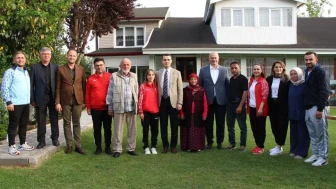 Gençlik Haftası'nda Düzce'de özel anlar! Dünya üçüncüsü Ayşenaz Tosun'a sürpriz ziyaret