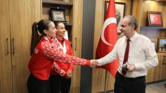 Niğde'nin gururu oldular: Aysel ve Cansel Özkan Avrupa Şampiyonası'nda madalya kazandı