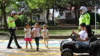 Aydın'da miniklerden trafik dersi: 40 öğrenci "Trafik dedektifi" oldu